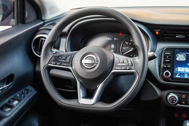 2023 Nissan Kicks SV