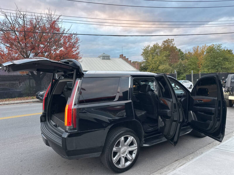 2017 Cadillac Escalade Luxury