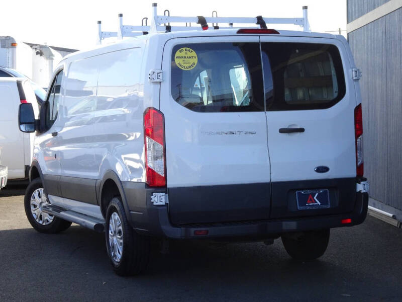 2015 Ford Transit Base photo 9