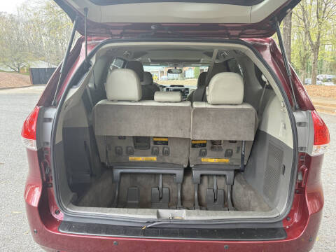 2014 Toyota Sienna XLE 7-Passenger Auto Access Seat