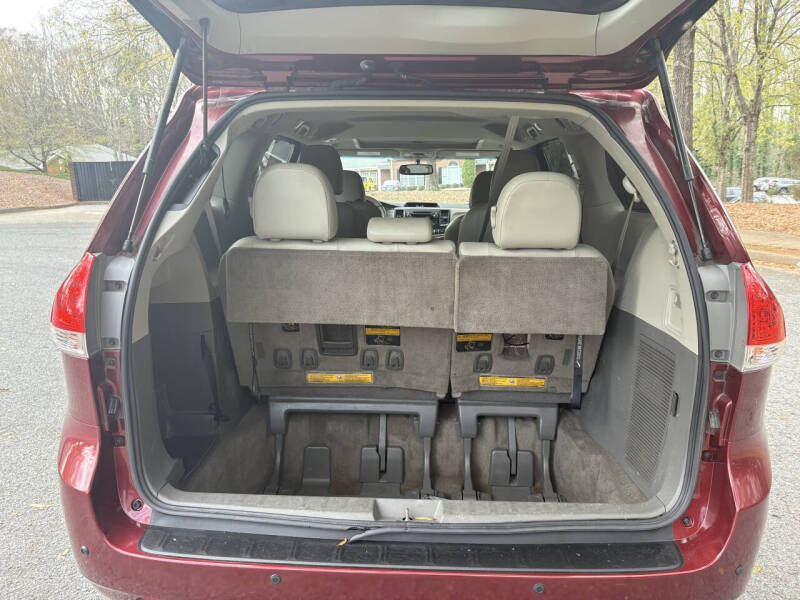 2014 Toyota Sienna XLE 7-Passenger Auto Access Seat