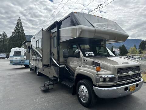 2008 Chevrolet Kodiak C5500 for sale at Jim Clarks Consignment Country - Diesel Motorhomes in Grants Pass OR
