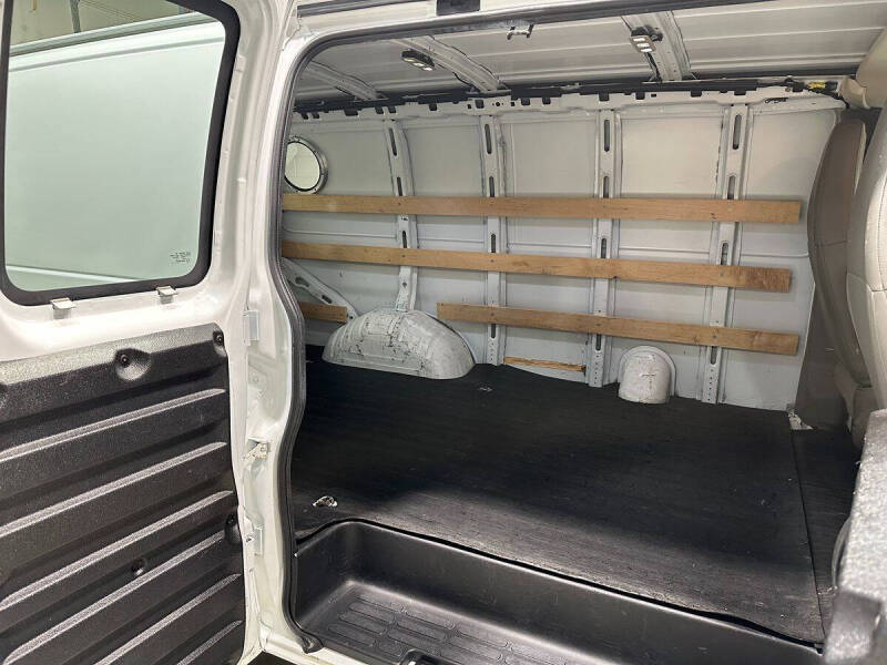 2017 GMC Savana 2500