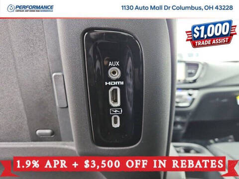 2026 Chrysler Pacifica Select