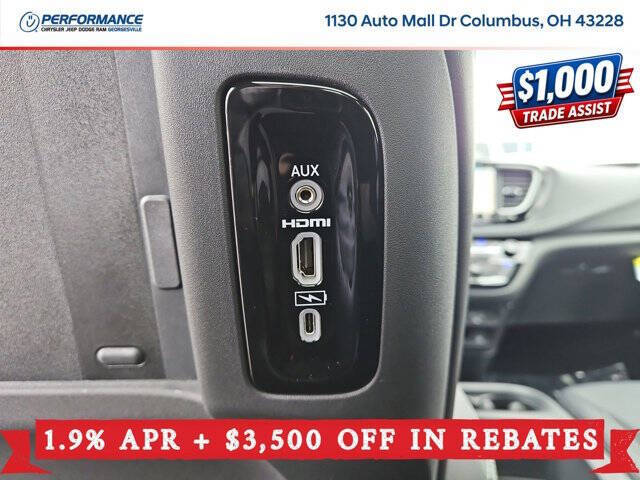 2026 Chrysler Pacifica Select