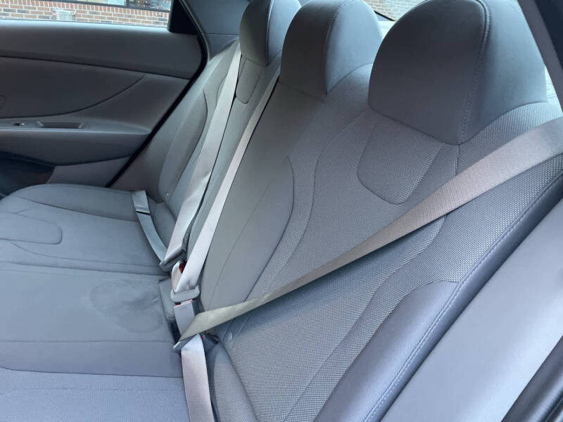 2023 Hyundai Elantra SE