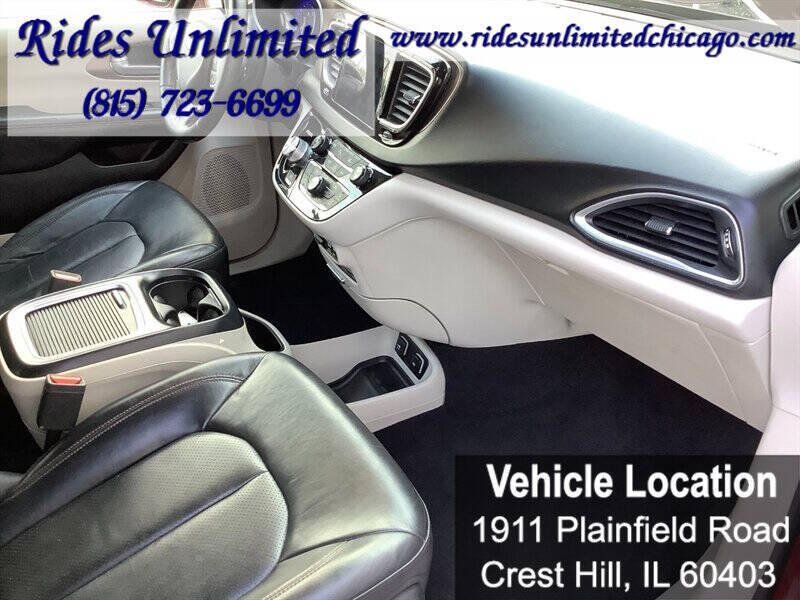 2017 Chrysler Pacifica Touring-L Plus