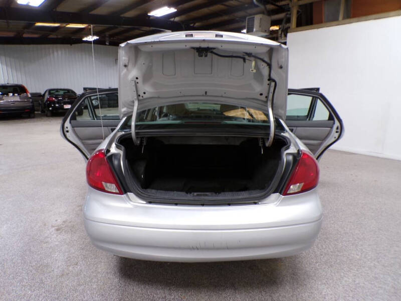 2003 Ford Taurus SE
