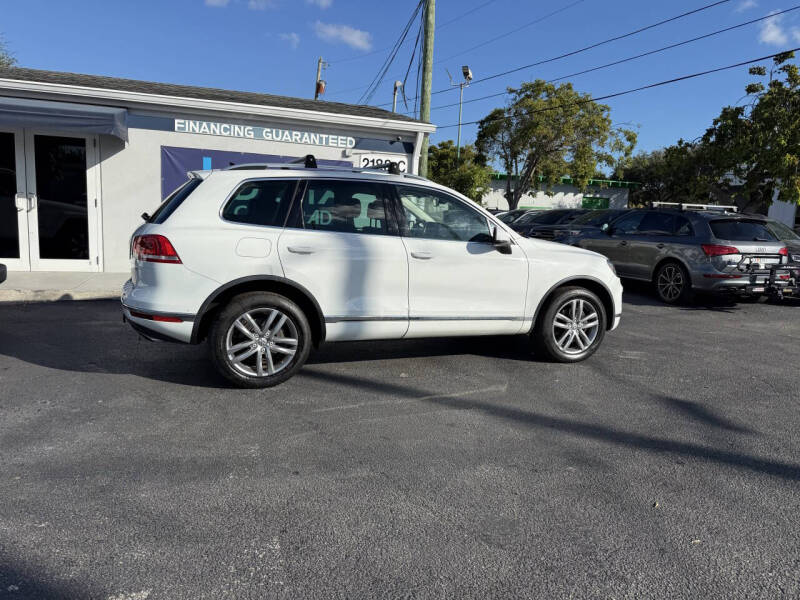 2016 Volkswagen Touareg VR6 Lux