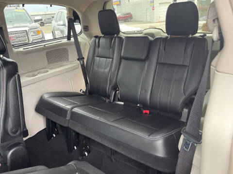 2012 Chrysler Town and Country Touring-L