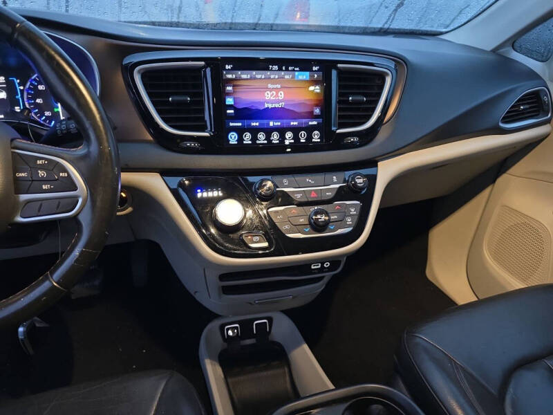 2017 Chrysler Pacifica Touring Plus