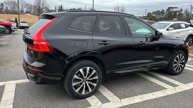 2024 Volvo XC60 B5 Core Dark Theme
