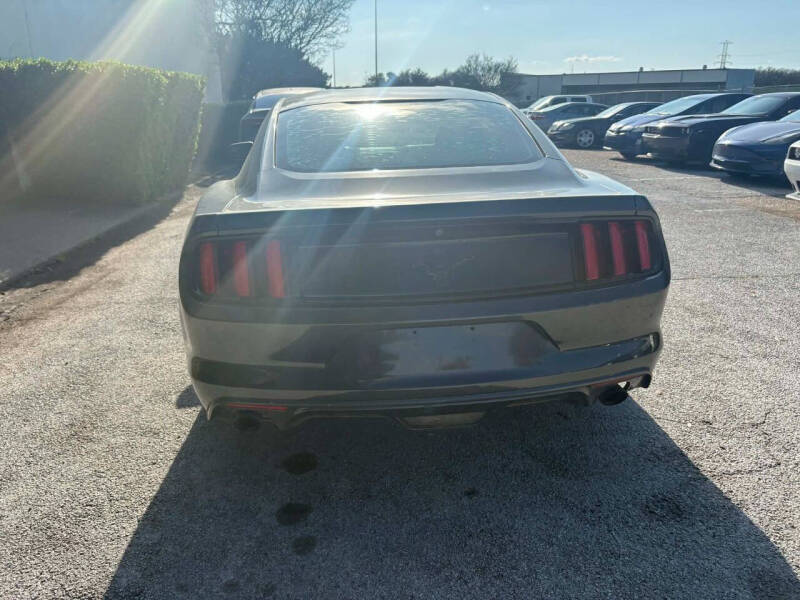2017 Ford Mustang V6