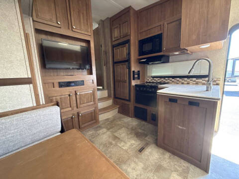 2017 Rockwood 8244BS