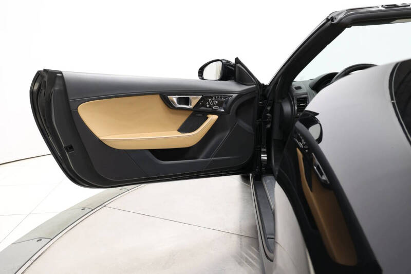 2014 Jaguar F-TYPE V8 S