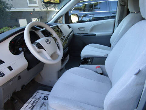 2012 Toyota Sienna LE 8-Passenger