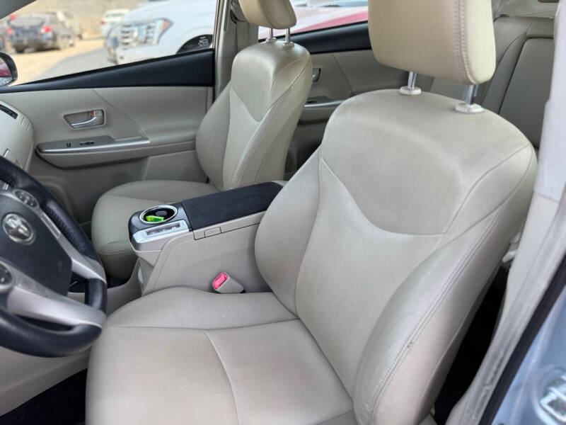 2014 Toyota Prius v Five