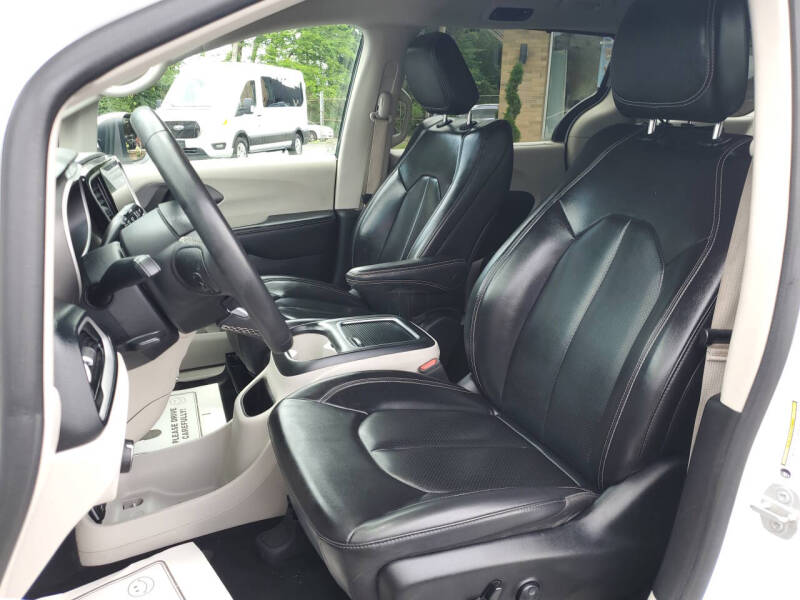 2023 Chrysler Pacifica Touring L