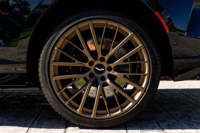 2025 Aston Martin DBX 707