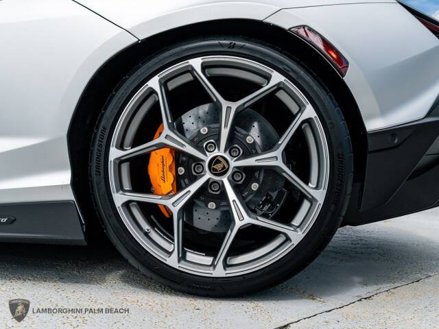 2026 Lamborghini Revuelto