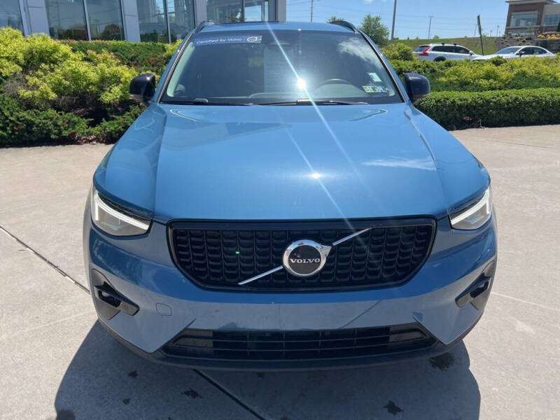 2023 Volvo XC40 B5 Plus Dark Theme