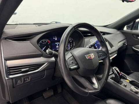 2022 Cadillac XT4 Premium Luxury