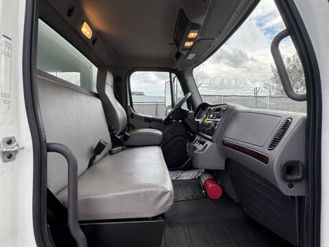 2019 Freightliner M2 106