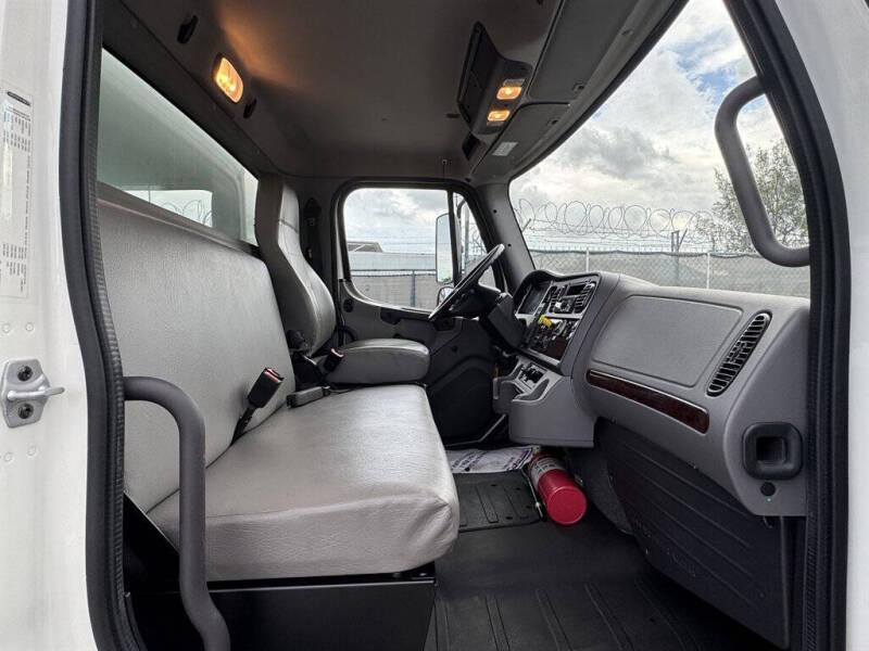 2019 Freightliner M2 106