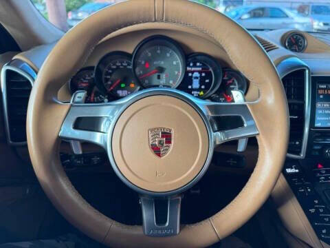 2014 Porsche Cayenne GTS