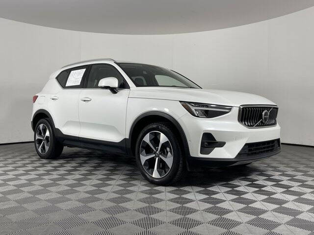 2024 Volvo XC40 B5 Plus Bright Theme