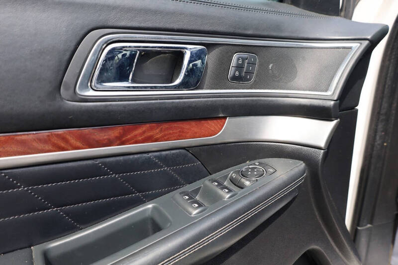 2017 Ford Explorer Platinum