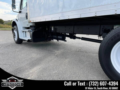 2011 Freightliner M2 106