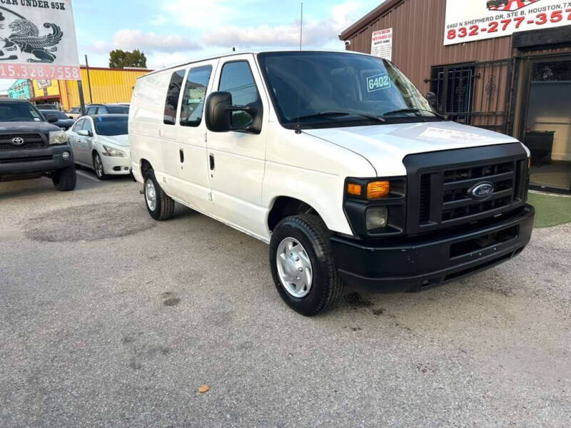 2011 Ford E-Series Econoline Van Commercial's photo