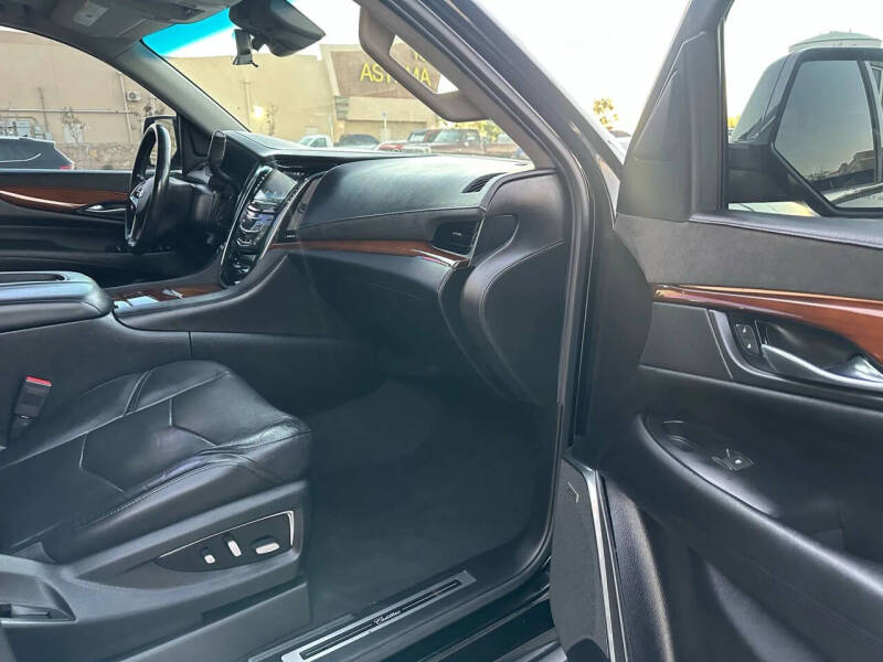 2018 Cadillac Escalade Luxury