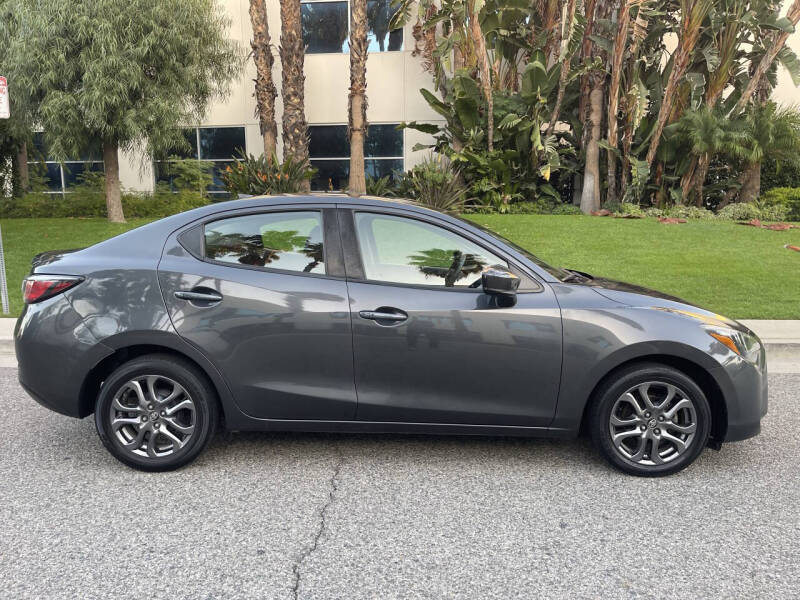 2019 Toyota Yaris XLE