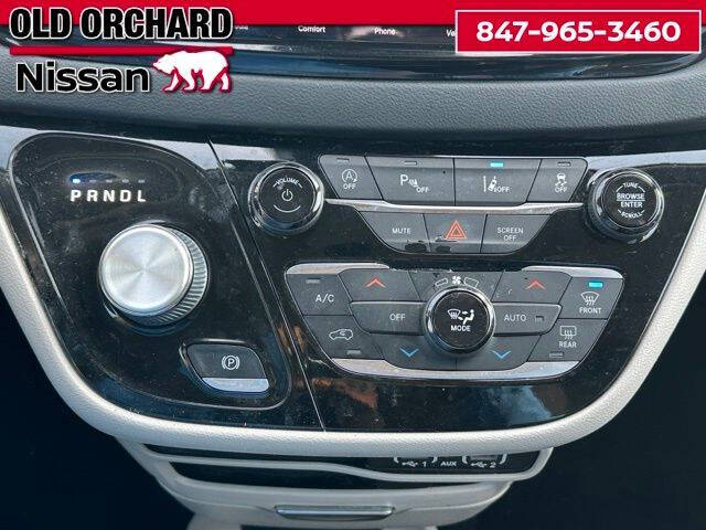 2022 Chrysler Pacifica Touring L