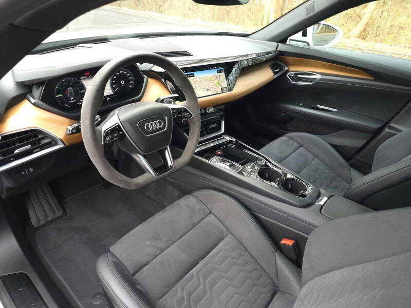 2023 Audi e-tron GT quattro Premium Plus