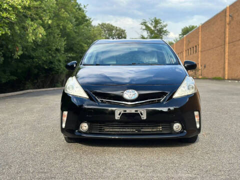 2013 Toyota Prius v Three