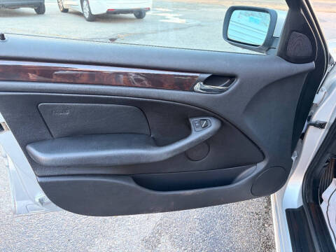 2004 BMW 3 Series 325xi