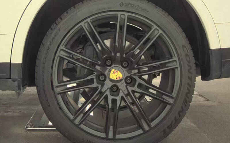 2017 Porsche Cayenne Platinum Edition