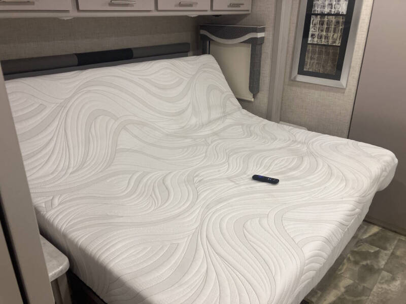 2022 Freightliner S2RV Chassis