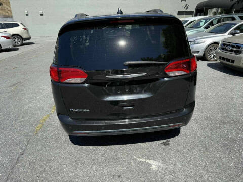 2017 Chrysler Pacifica Touring-L