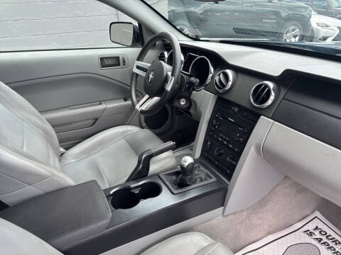 2006 Ford Mustang V6 Standard