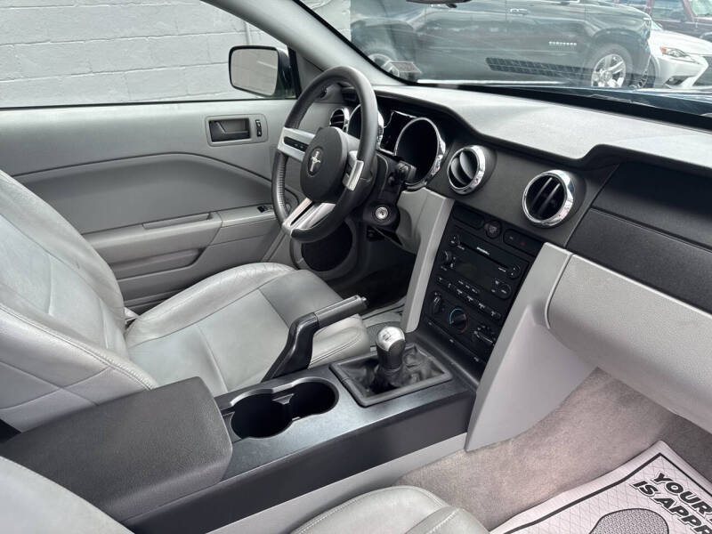 2006 Ford Mustang V6 Standard