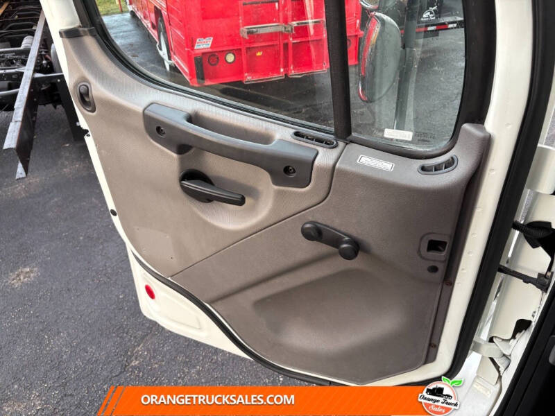 2020 Freightliner M2 106