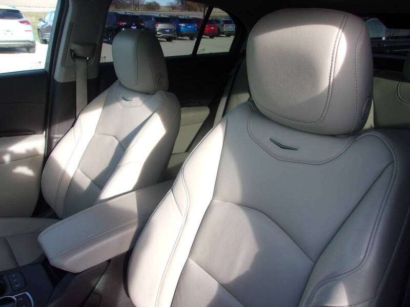 2023 Cadillac XT4 Premium Luxury