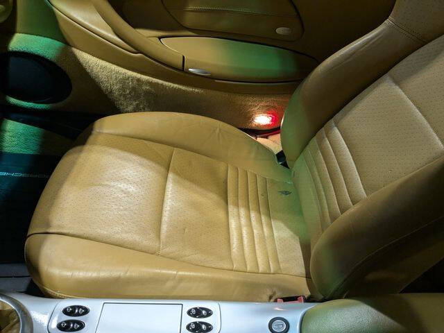 2000 Porsche 911 Carrera 4