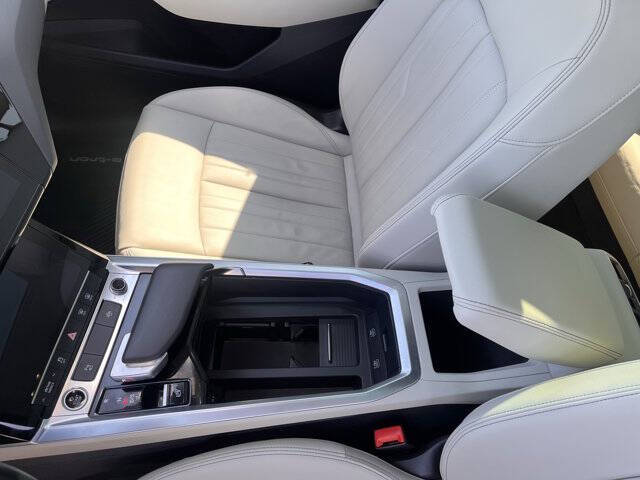 2024 Audi Q8 e-tron quattro Premium