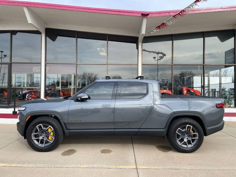 Used 2022 Rivian R1T Adventure with VIN 7FCTGAAA5NN010744 for sale in Salina, KS