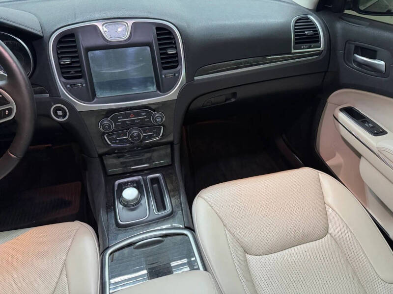2017 Chrysler 300 C